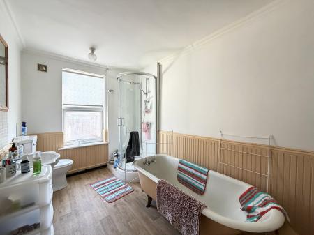 4 bedroom Terraced House for sale in Avondale Street, Lincoln, LN2