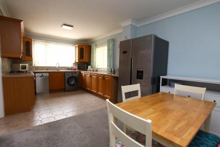 3 bedroom Semi-detached house for sale in Lincoln Road, North Hykeham, LN6