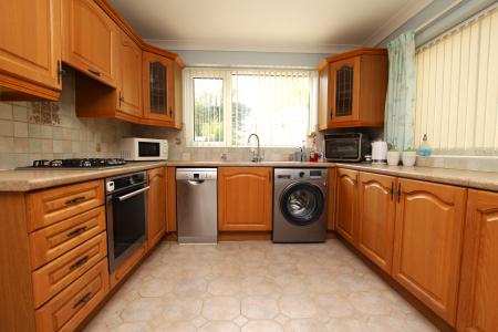 3 bedroom Semi-detached house for sale in Lincoln Road, North Hykeham, LN6