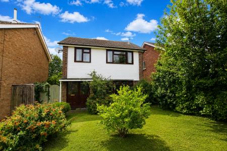 James Court, Welton, LN2