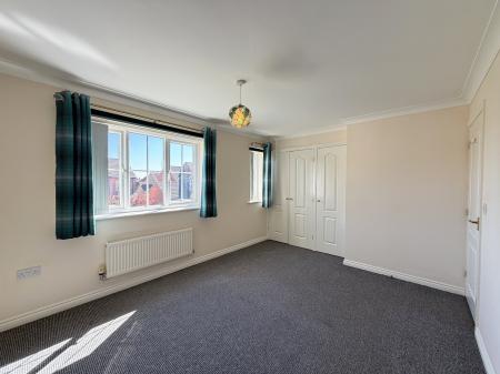 4 bedroom Detached house for sale in Heath Road, Navenby, LN5