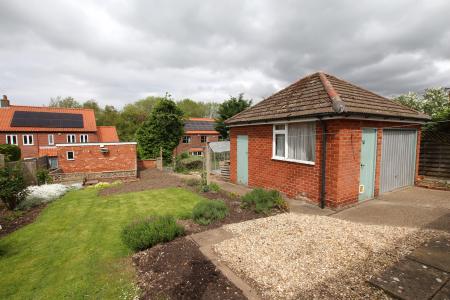 3 bedroom Detached bungalow for sale in Clint Lane, Navenby, LN5