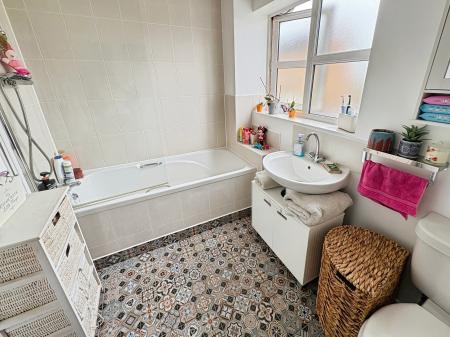 3 bedroom Semi-detached house for sale in Deansleigh, Lincoln, LN1