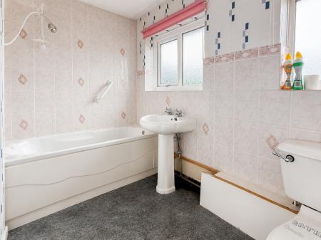 3 bedroom Terraced House for sale in Larchwood Crescent, Lincoln, LN6