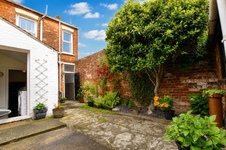 2 bedroom End of terrace house for sale in Edna Street, Lincoln, LN5