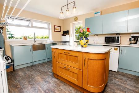 4 bedroom Detached house for sale in Wellhead Lane, Nocton, LN4