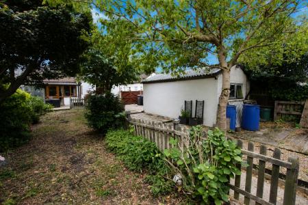3 bedroom Semi-detached bungalow for sale in Newark Road, Lincoln, LN6
