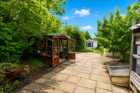 3 bedroom Semi-detached bungalow for sale in Newark Road, Lincoln, LN6