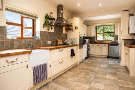 3 bedroom Semi-detached bungalow for sale in Newark Road, Lincoln, LN6