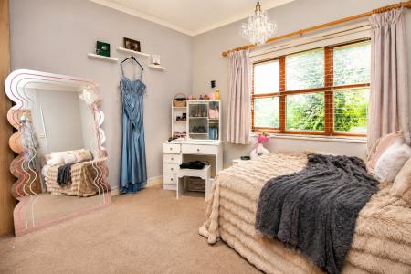 3 bedroom Semi-detached bungalow for sale in Newark Road, Lincoln, LN6
