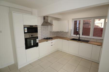 3 bedroom Semi-detached house to let in Bristol Drive, Lincoln, LN6