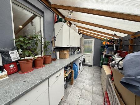 2 bedroom Semi-detached house for sale in Dellfield Avenue, Lincoln, LN6