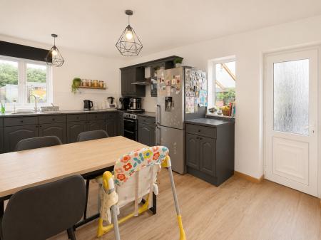 2 bedroom Semi-detached house for sale in Dellfield Avenue, Lincoln, LN6