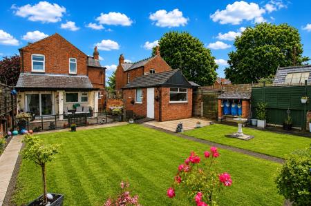 3 bedroom Detached house for sale in Skellingthorpe Road, Lincoln, LN6