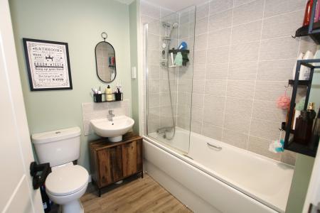 2 bedroom Semi-detached house for sale in Craven Way, Navenby, LN5