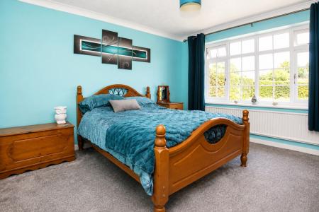 4 bedroom Detached bungalow for sale in Lowthorpe, Southrey, LN3
