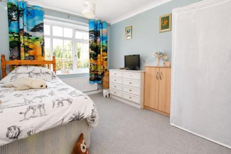 4 bedroom Detached bungalow for sale in Lowthorpe, Southrey, LN3