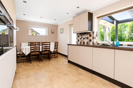 4 bedroom Detached bungalow for sale in Lowthorpe, Southrey, LN3