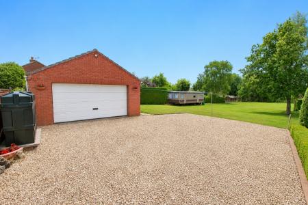 4 bedroom Detached bungalow for sale in Lowthorpe, Southrey, LN3