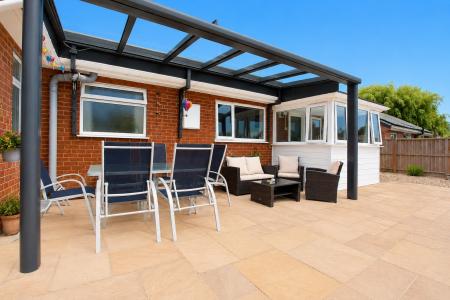 4 bedroom Detached bungalow for sale in Lowthorpe, Southrey, LN3