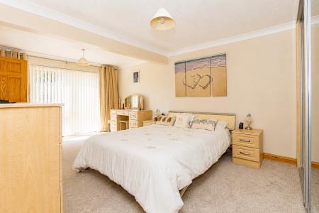 4 bedroom Detached bungalow for sale in Lowthorpe, Southrey, LN3