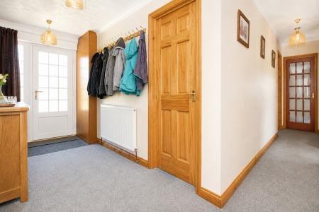 4 bedroom Detached bungalow for sale in Lowthorpe, Southrey, LN3