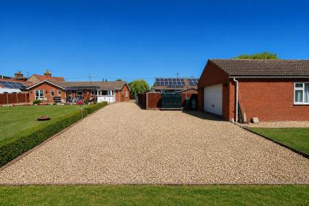 4 bedroom Detached bungalow for sale in Lowthorpe, Southrey, LN3