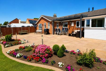 4 bedroom Detached bungalow for sale in Lowthorpe, Southrey, LN3