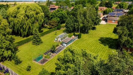 4 bedroom Detached bungalow for sale in Lowthorpe, Southrey, LN3