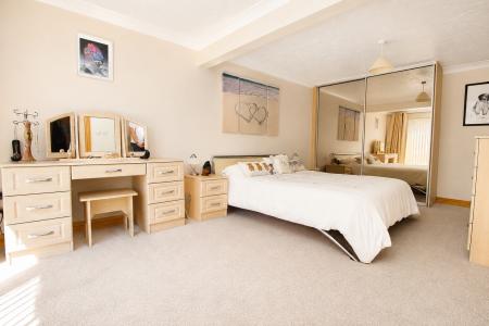 4 bedroom Detached bungalow for sale in Lowthorpe, Southrey, LN3