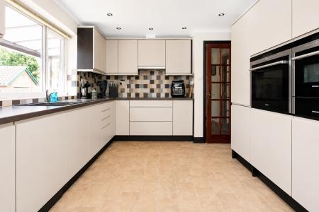 4 bedroom Detached bungalow for sale in Lowthorpe, Southrey, LN3