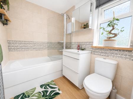 2 bedroom Semi-detached house for sale in Sixfield Close, Lincoln, LN6