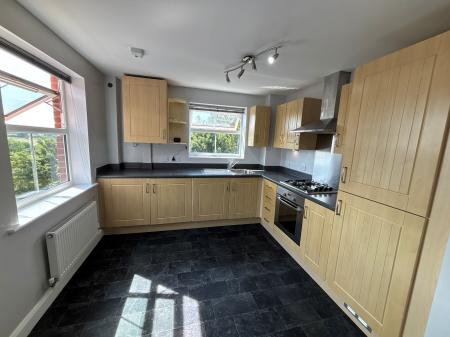2 bedroom Flat to let in Allenby Close, Lincoln, LN3