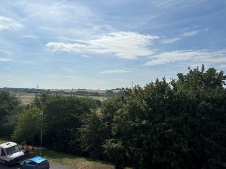 2 bedroom Flat to let in Allenby Close, Lincoln, LN3