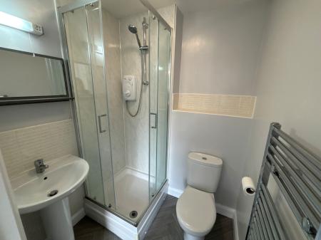 2 bedroom Flat to let in Allenby Close, Lincoln, LN3