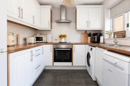 3 bedroom End of terrace house for sale in King Drive, Bracebridge Heath, LN4
