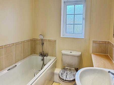 2 bedroom Flat to let in Tiber Road, North Hykeham, LN6