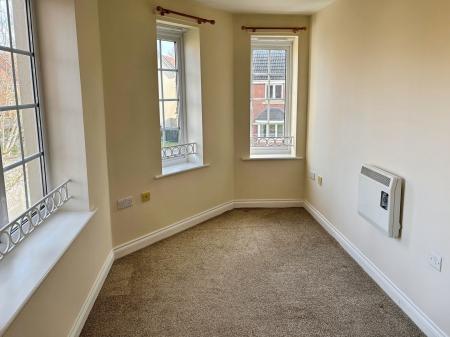 2 bedroom Flat to let in Tiber Road, North Hykeham, LN6
