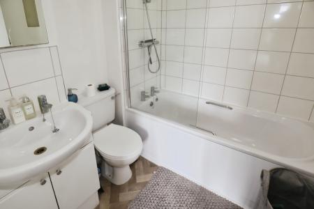 2 bedroom Semi-detached house to let in Sycamore Grove, Lincoln, LN4