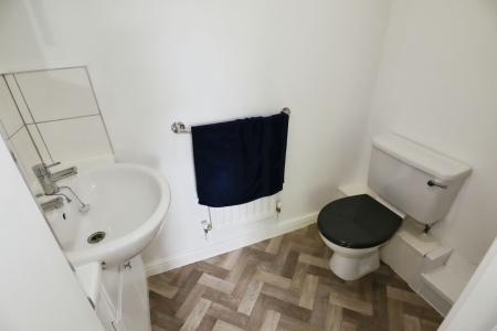 2 bedroom Semi-detached house to let in Sycamore Grove, Lincoln, LN4