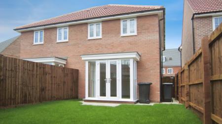 3 bedroom Semi-detached house to let in Vespasian Way, North Hykeham, LN6