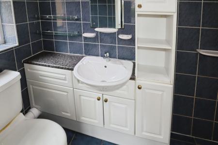 4 bedroom Bungalow to let in Hibaldstow Close, Lincoln, LN6