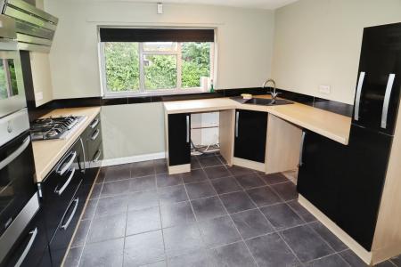 4 bedroom Bungalow to let in Hibaldstow Close, Lincoln, LN6