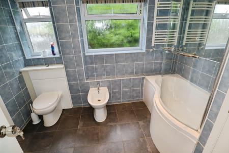 4 bedroom Bungalow to let in Hibaldstow Close, Lincoln, LN6