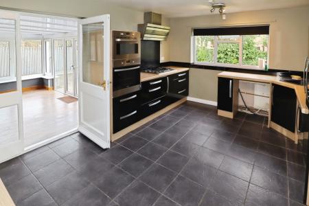 4 bedroom Bungalow to let in Hibaldstow Close, Lincoln, LN6