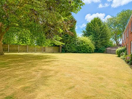 2 bedroom Flat for sale in Hawthorn Chase, Lincoln, LN2