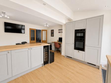 3 bedroom Semi-detached house for sale in Oakdene Avenue, Bracebridge Heath, LN4