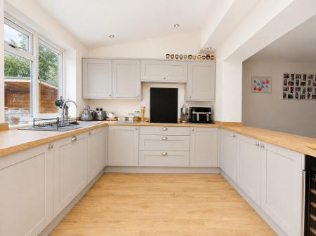 3 bedroom Semi-detached house for sale in Oakdene Avenue, Bracebridge Heath, LN4