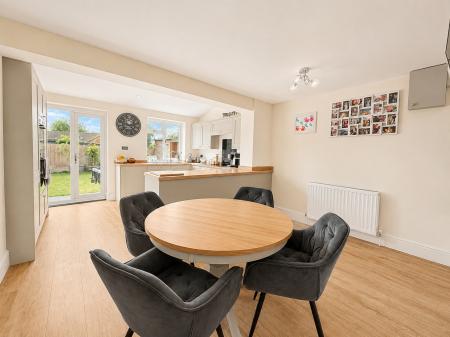 3 bedroom Semi-detached house for sale in Oakdene Avenue, Bracebridge Heath, LN4