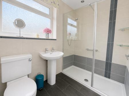 3 bedroom Semi-detached house for sale in Sykes Lane, Saxilby, LN1